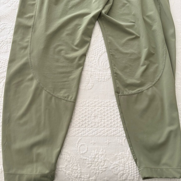 Athleta Run with It Pants Size Large Eucalyptus Olive Green - Picture 6 of 6